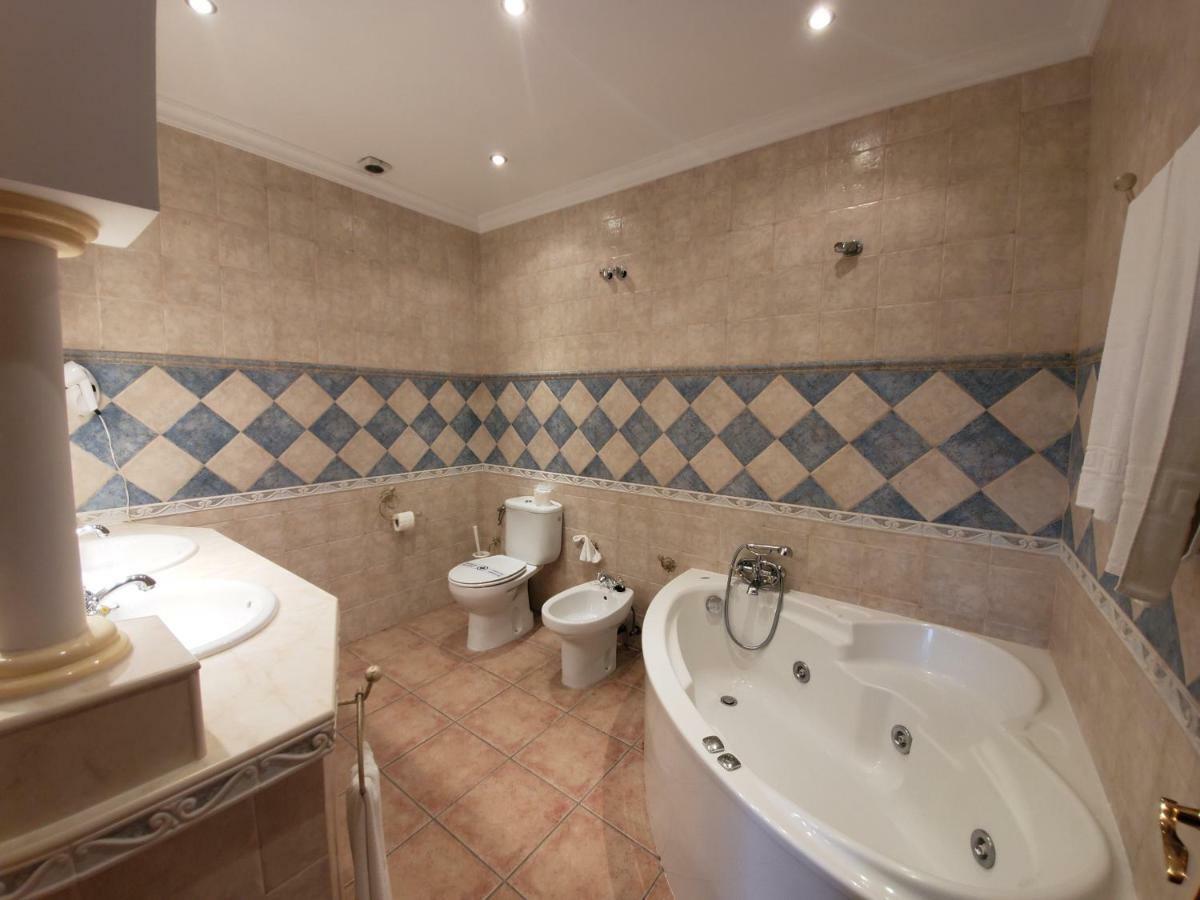 Hotel Arco Del Sol Колменар Екстериор снимка